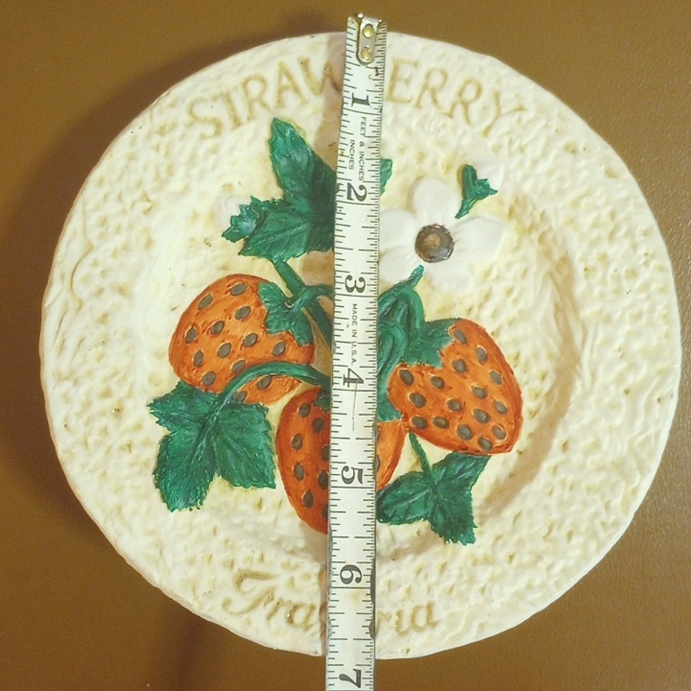 Round Ceramic Tabletop Strawberry & Floral Decor. Cream Red Green Brown White - Picture 3 of 4